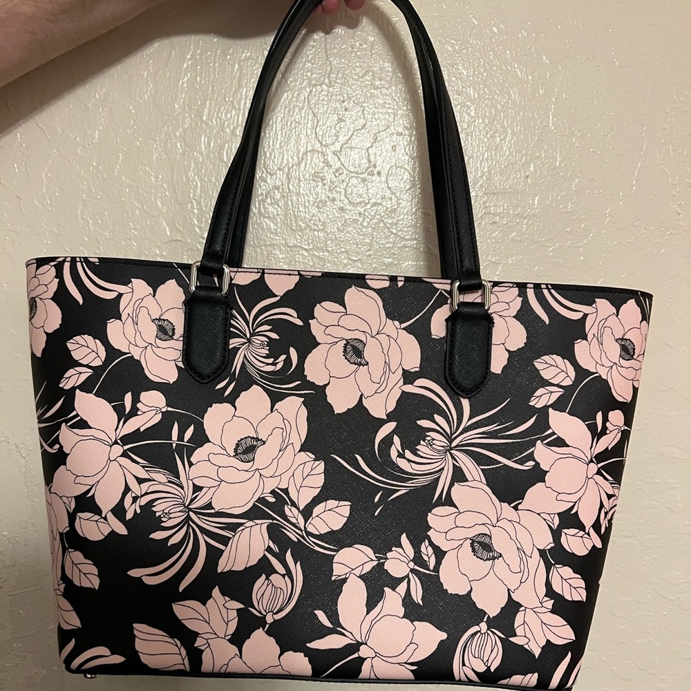 Kate spade laurel way tote. New wo tags. Still have original tags & packing.